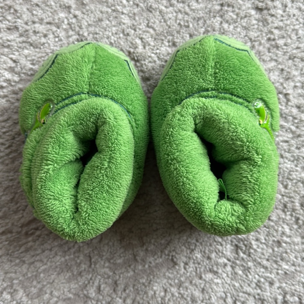 *LIKE NEW* Disney Pixar Arlo the Good Dinosaur Slippers -Boys & Girls- Size 5-6 - Picture 5 of 6